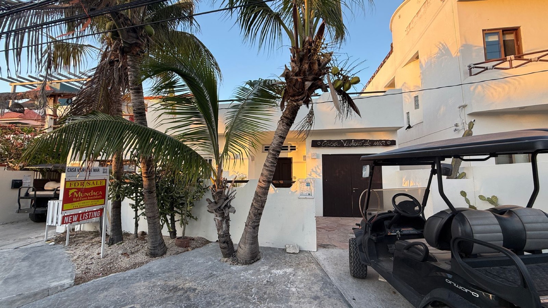 Street entrance to Rincón del Descanso vacation rental Isla Mujeres